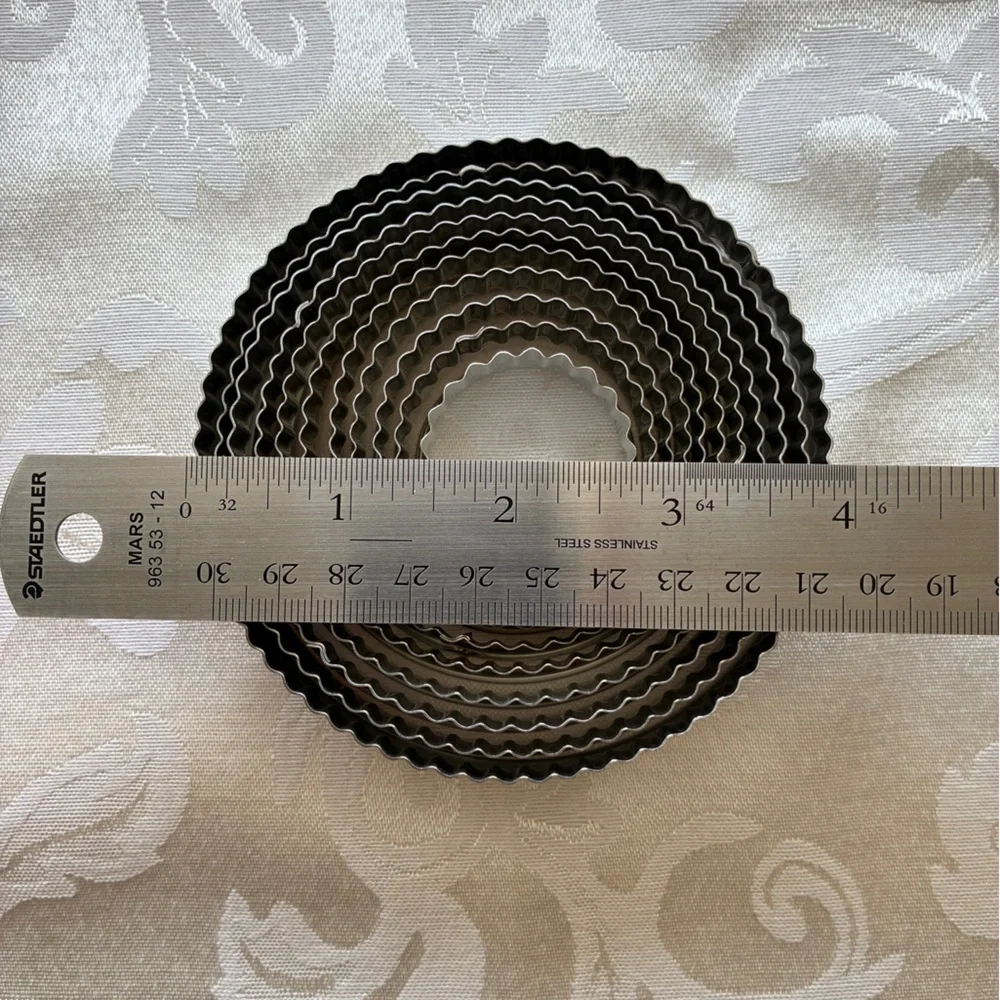 NEW Williams-Sonoma Fluted Round Pastry & Cookie Cutters Set of 11